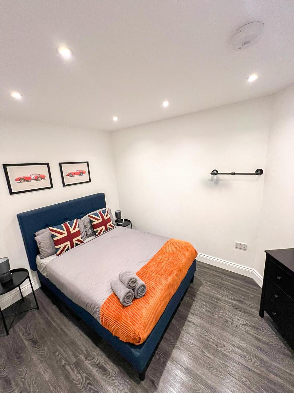 1-Bedroom Apartments In Shoreditch, Old Street, Hoxton ロンドン エクステリア 写真