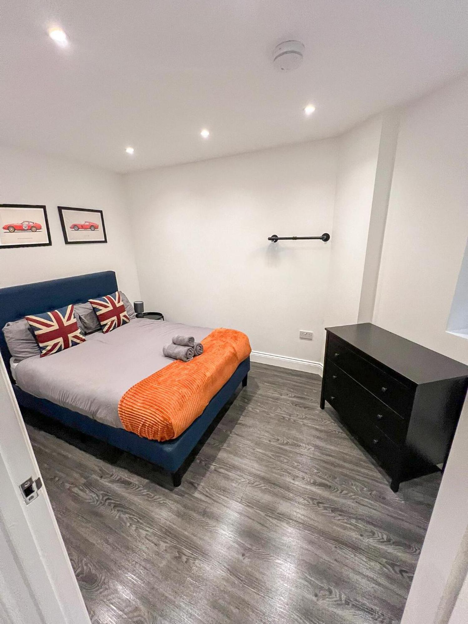 1-Bedroom Apartments In Shoreditch, Old Street, Hoxton ロンドン エクステリア 写真